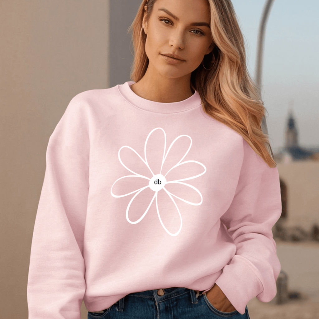 Large Daisy-Screen in white on a pink sweatshirt - model wearing with jeans